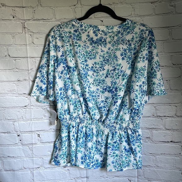 NWT Emaline Blue & White Short Bell Sleeves Boho Top Blouse Size M - Picture 3 of 6